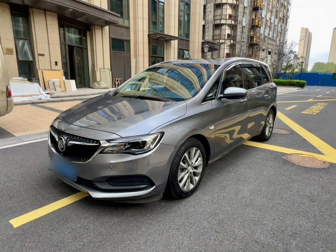 GL6 2019 18T 6-Seater Luxury China VI