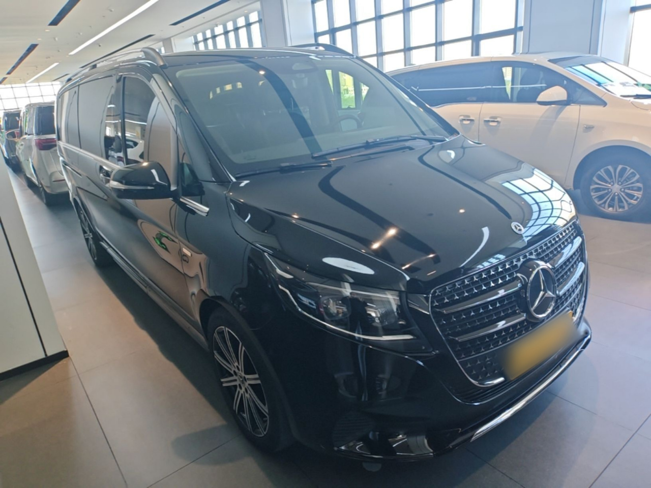 V-Class 2024 V 300 L Long Wheelbase Premium photo 3