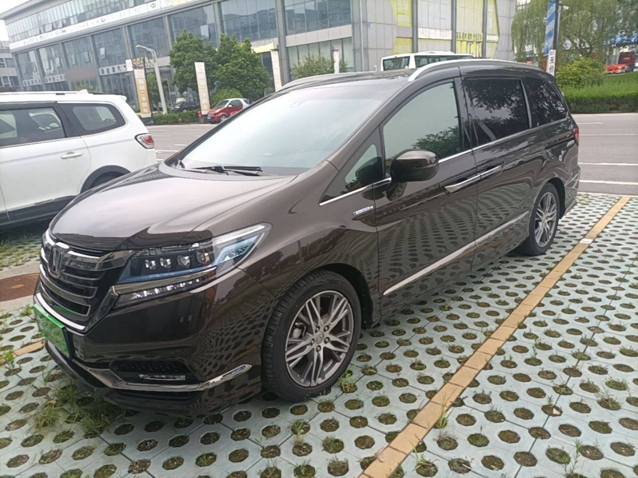 Elysion 2019 2.0L Hybrid Luxury