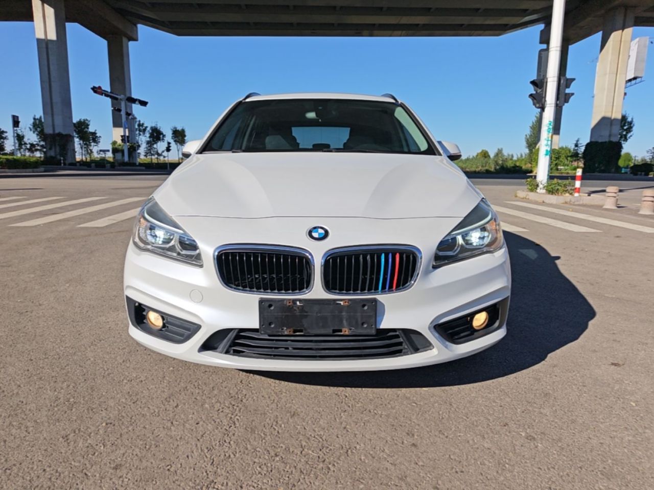 2 Series Wagon 2016 218i Leading photo 2