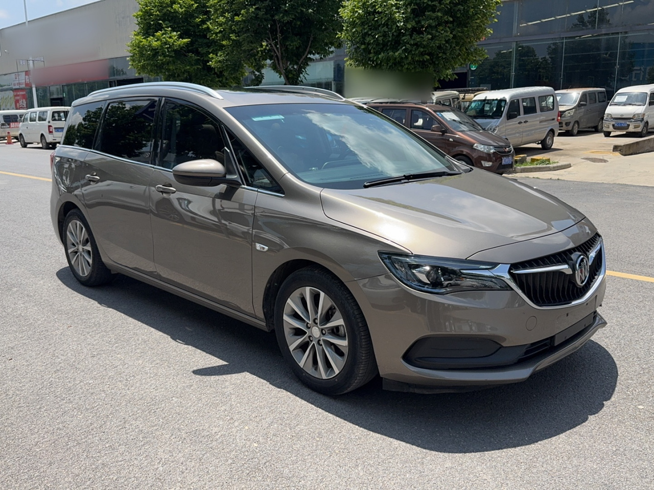 GL6 2021 323T Mild Hybrid Luxury photo 3