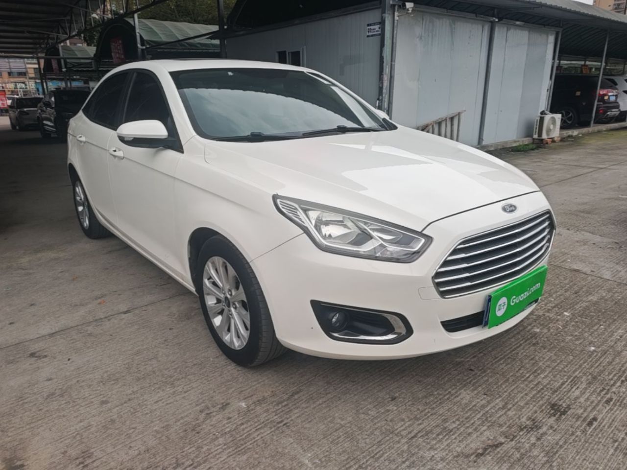 Escort 2015 1.5L MT Fashion photo 3