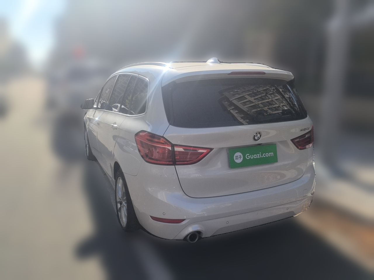 2 Series Wagon 2019 220i Leading photo 4