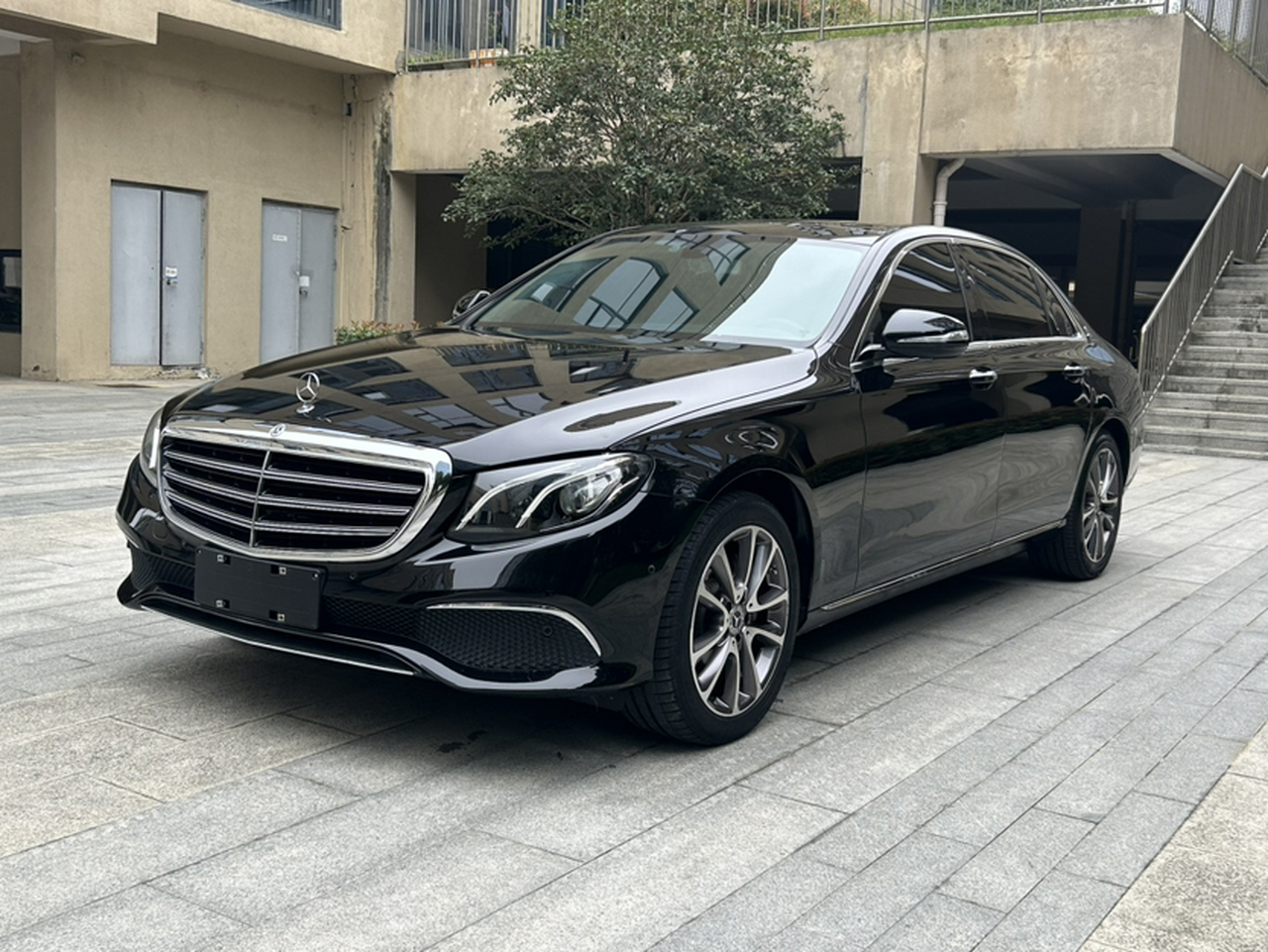 E-Class 2019 E 200 L