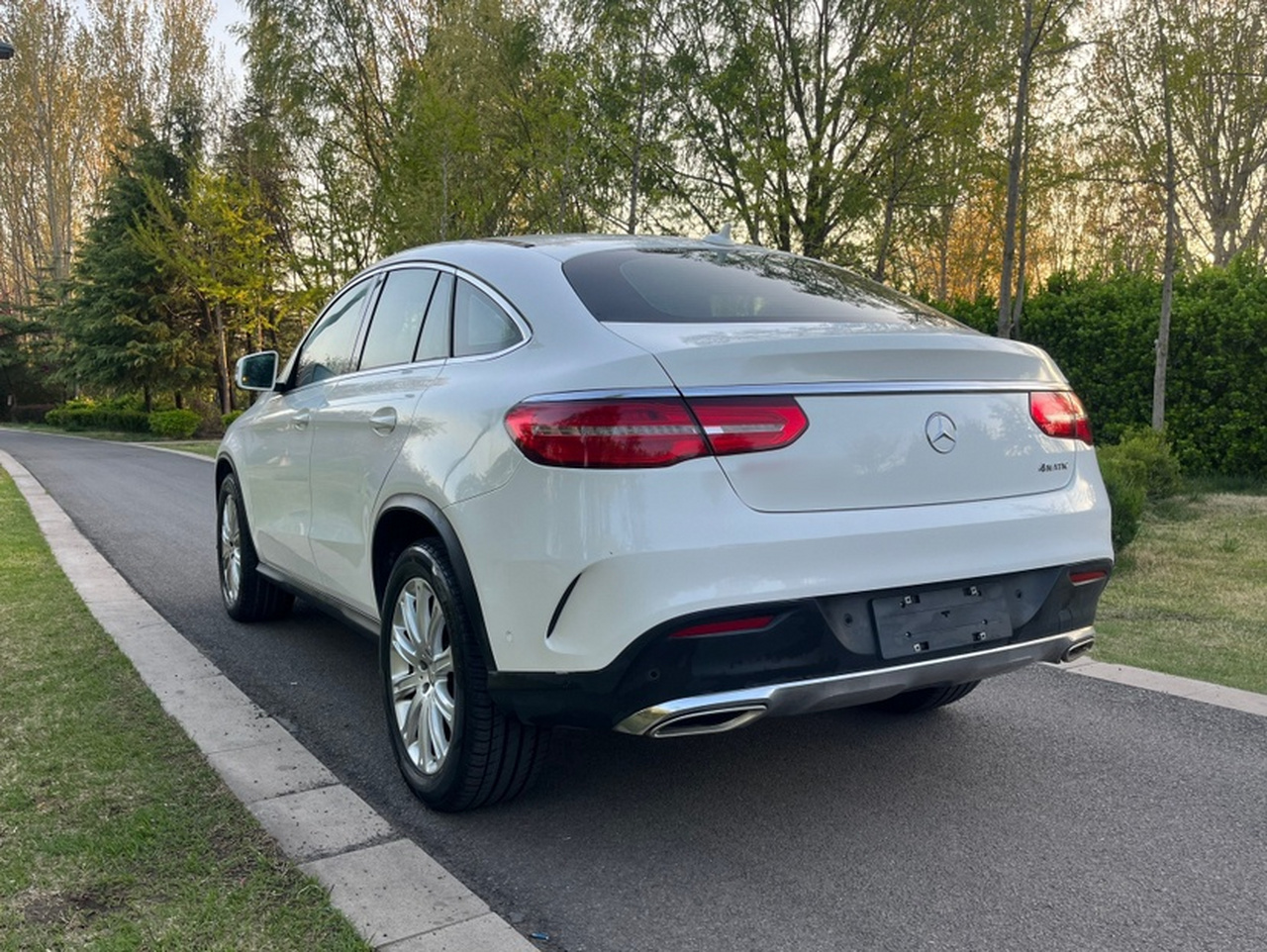 GLE Coupe 2015 GLE 320 4MATIC Coupe SUV photo 2