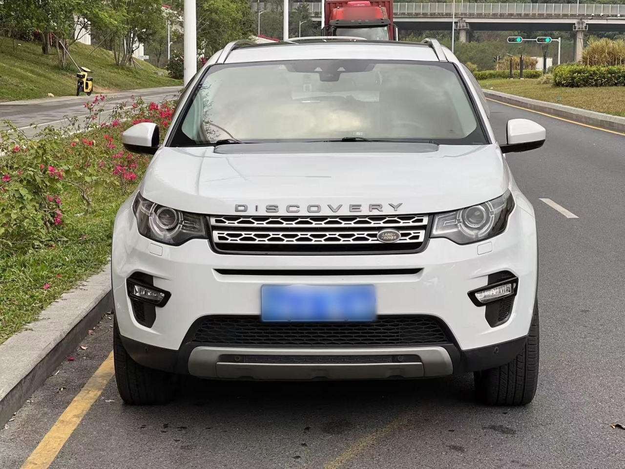 Discovery Sport 2016 2.0T HSE photo 2