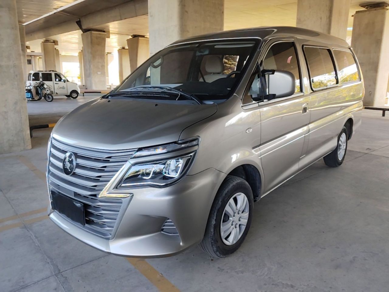 Lingzhi 2023 M5L 1.6L 7-Seater