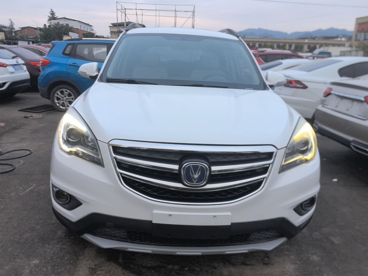 CS35 2017 1.6L MT Luxury photo 2