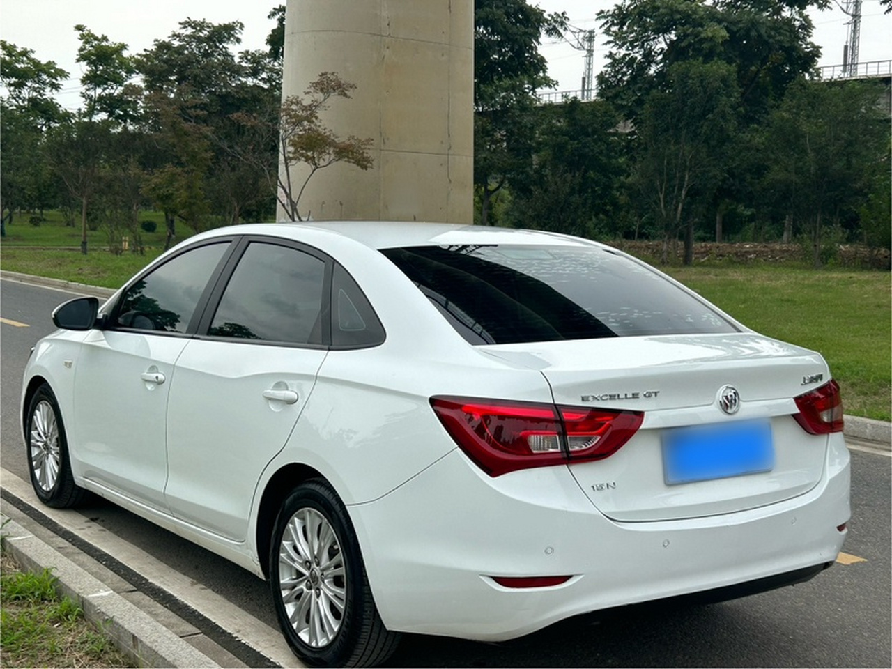Excelle 2015 15N AT Luxury photo 3