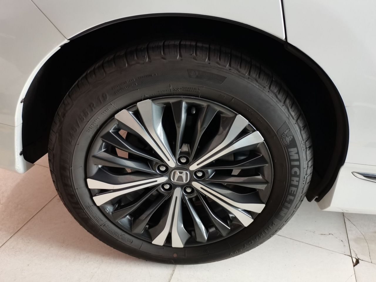 UR-V 2020 370TURBO RWD photo 3