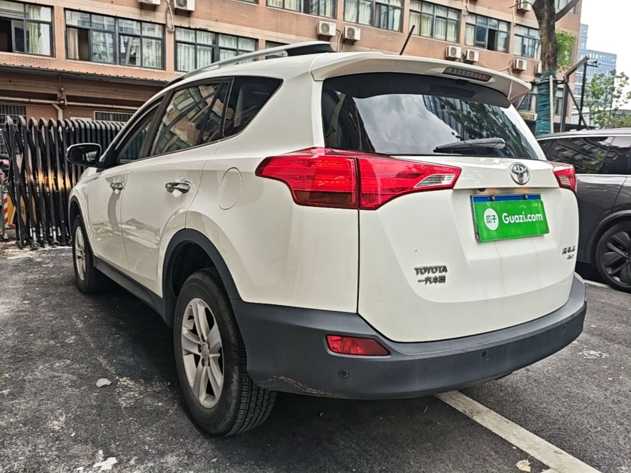 RAV4 2013 2.5L AT AWD Elite photo 4