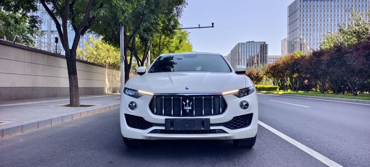 Levante 2016 3.0T Standard photo 2
