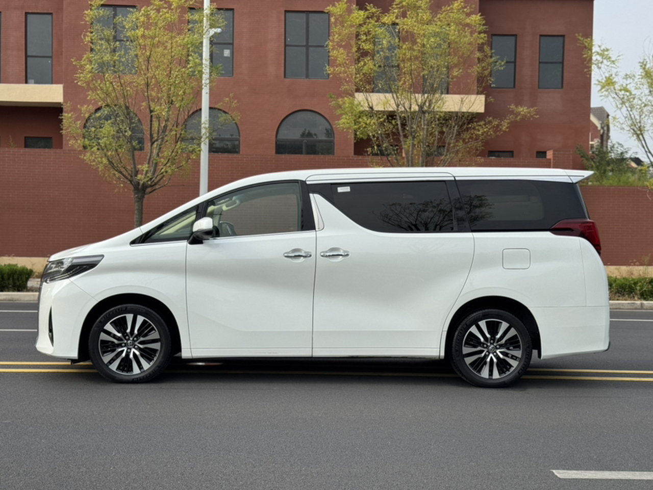 Alphard 2018 Facelift 3.5L Luxury photo 3