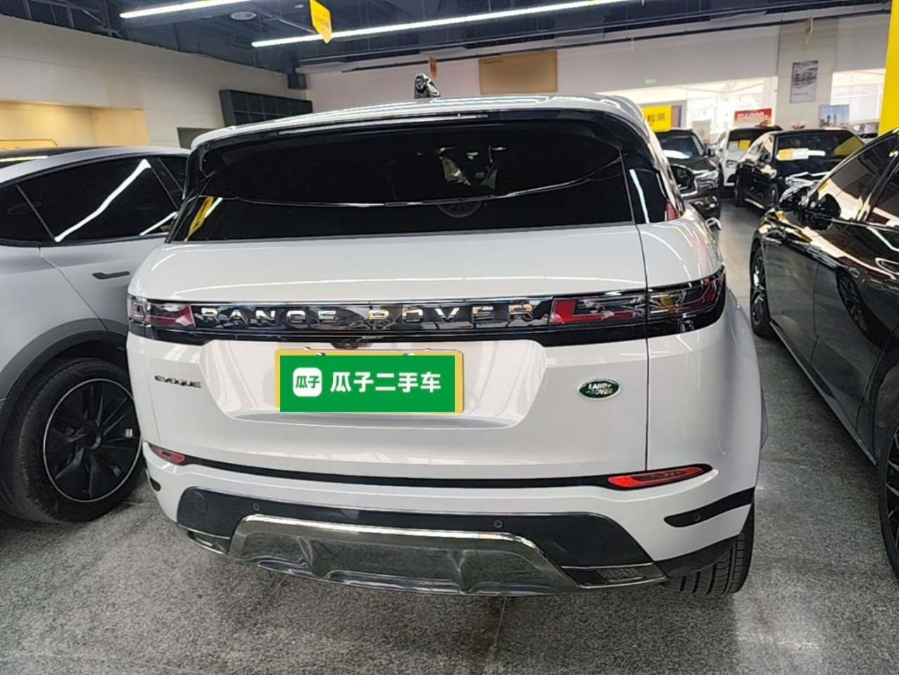 2024 Range Rover Evoque L SE photo 3