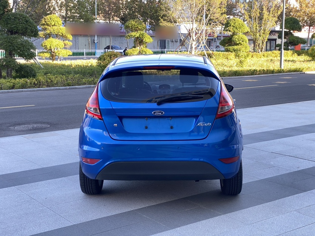 2011 Hatchback 1.5L MT Fashion photo 2