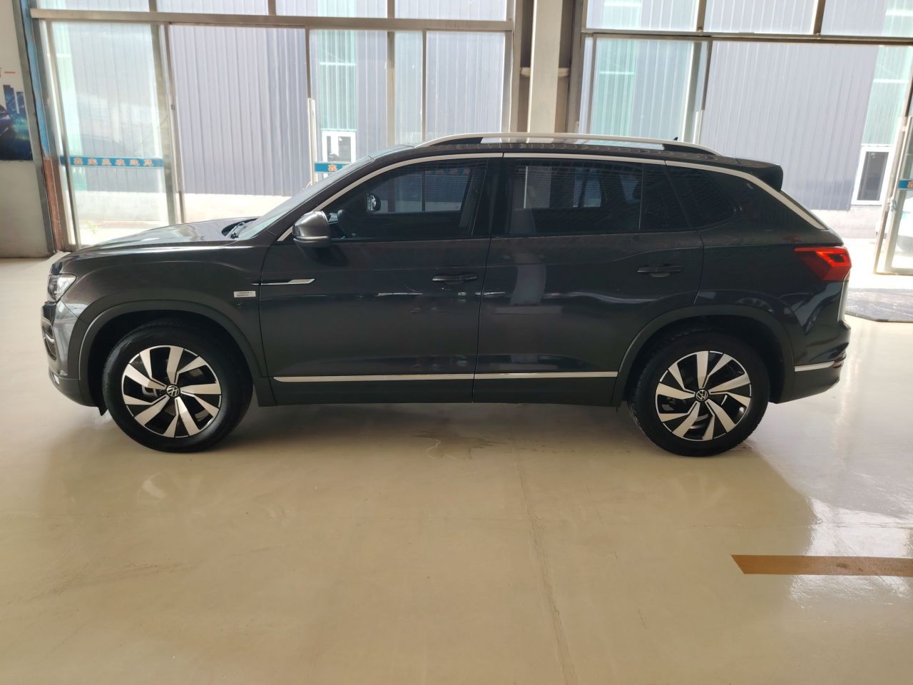 Tayron 2021 330TSI RWD Luxury Connected photo 4