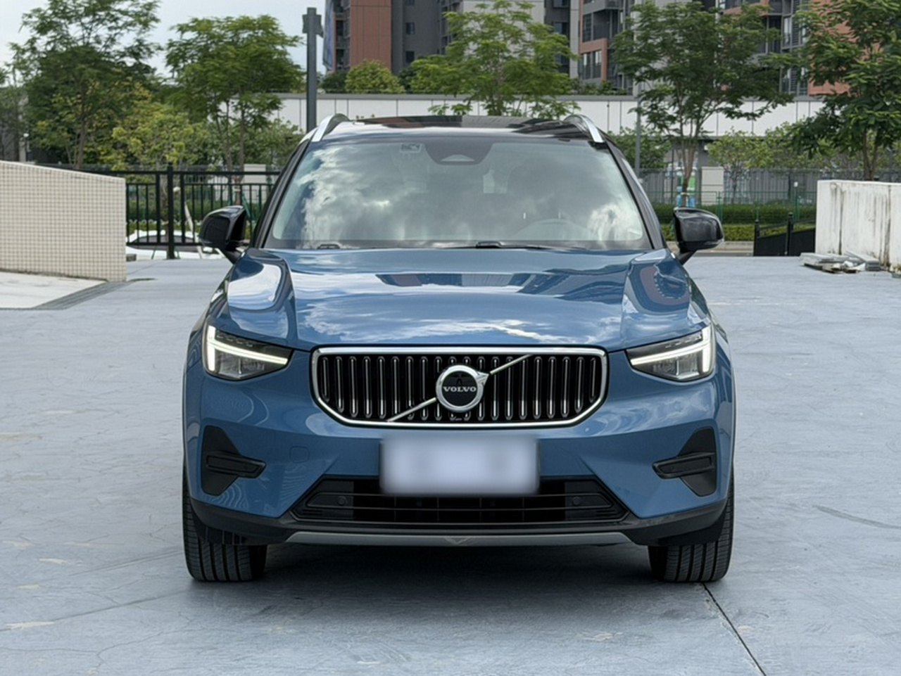 XC40 2023 B4 AWD Luxury photo 2