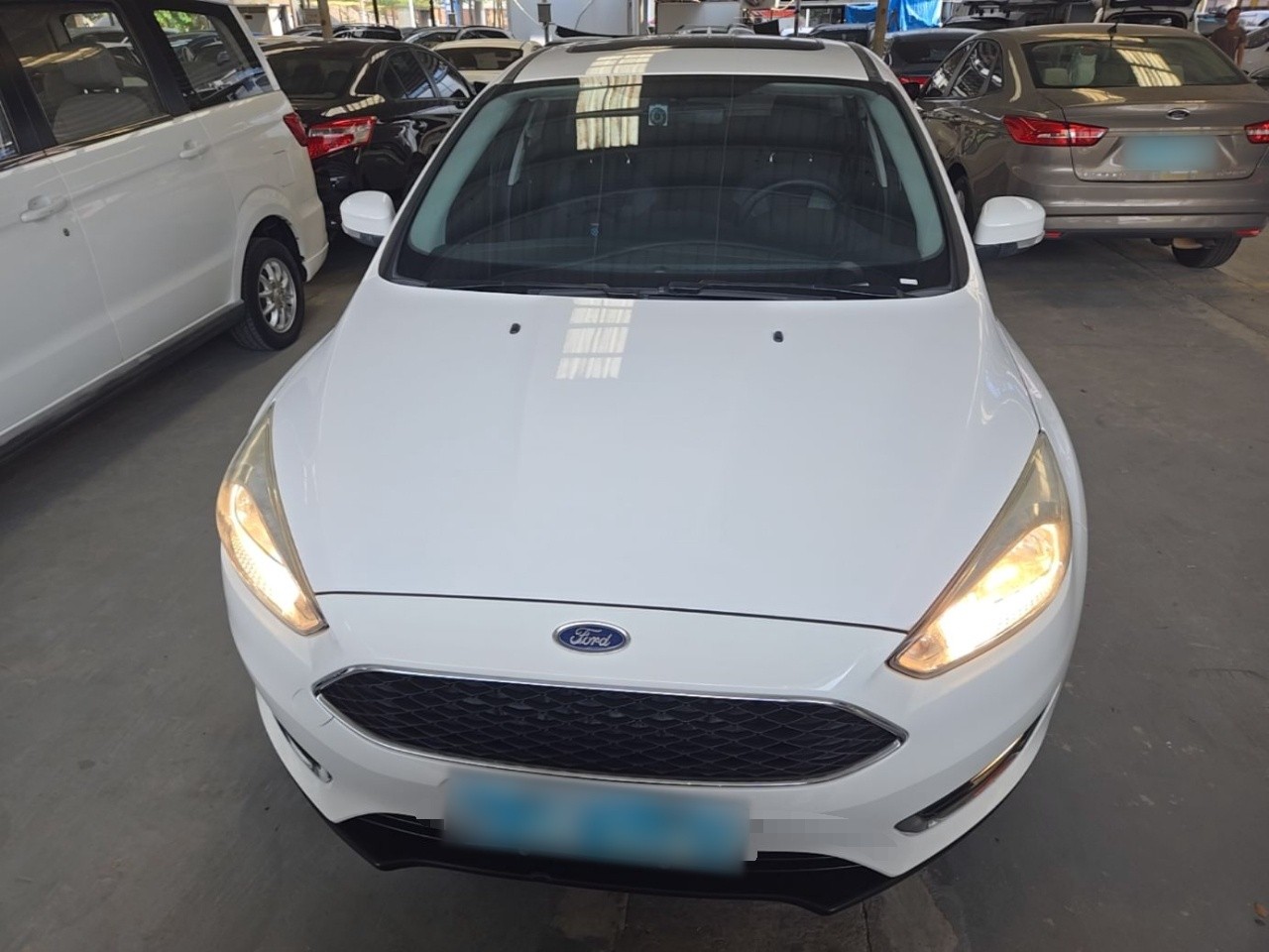 Focus 2017 Hatchback EcoBoost 125 AT Fashion photo 2