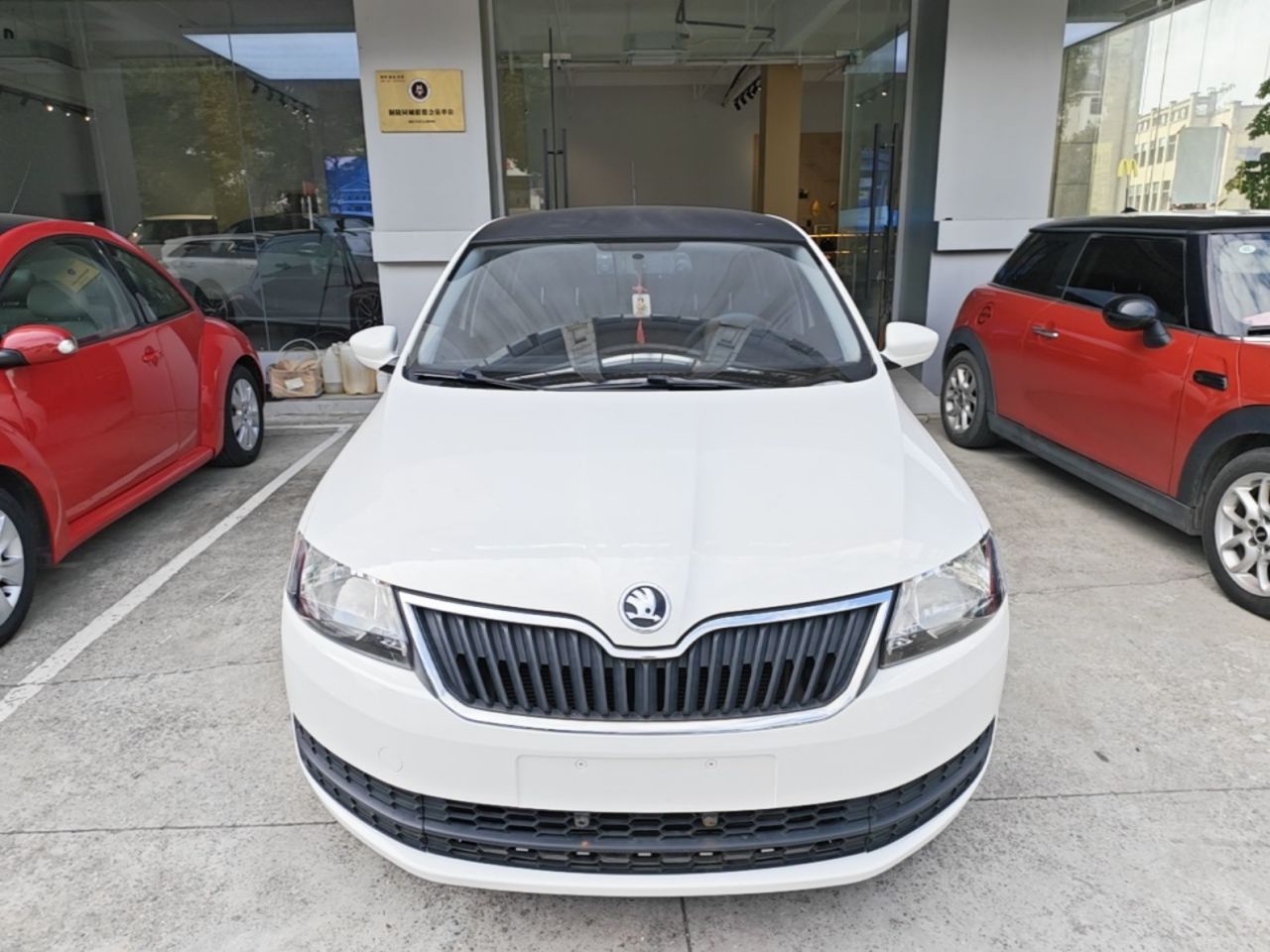 Rapid Spaceback 2016 Facelift 1.6L AT photo 2