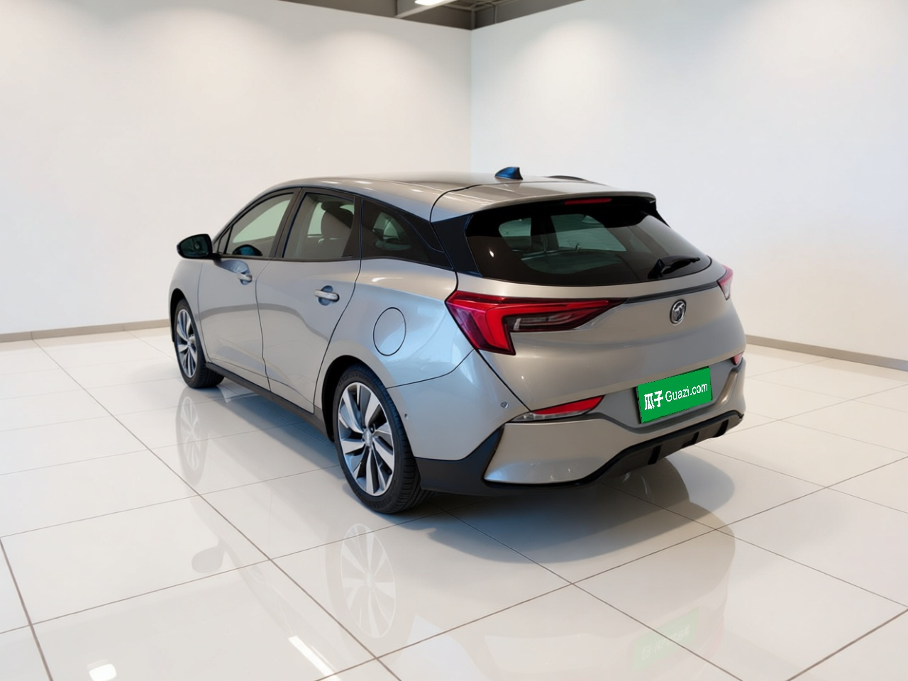 6 2020 PHEV photo 4