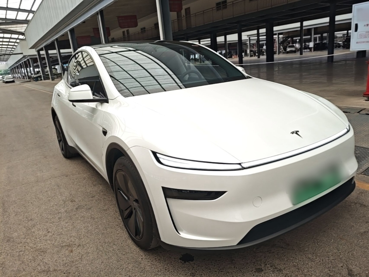 Model Y 2025 RWD photo 3