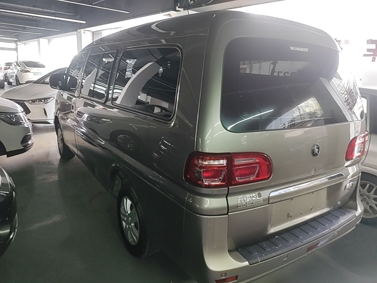 Lingzhi 2023 M5L 1.6L 7-Seater photo 4