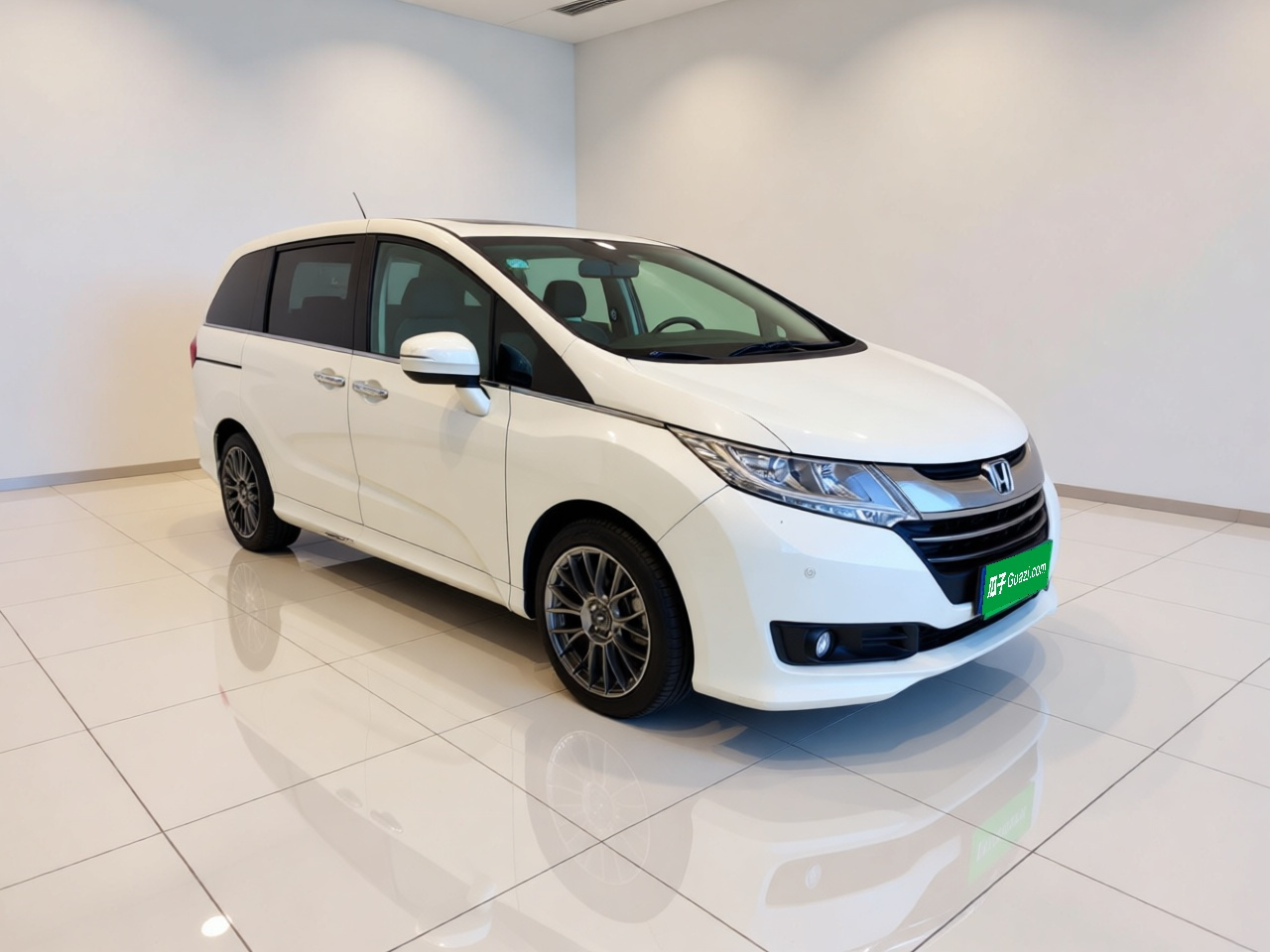 Odyssey 2015 Facelift 2.4L Luxury photo 3