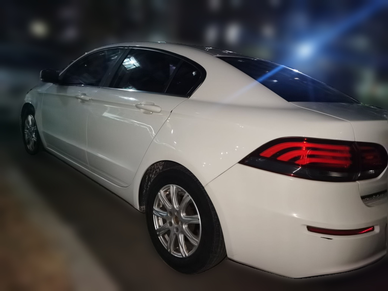 3 2016 Sedan 1.6L AT photo 4