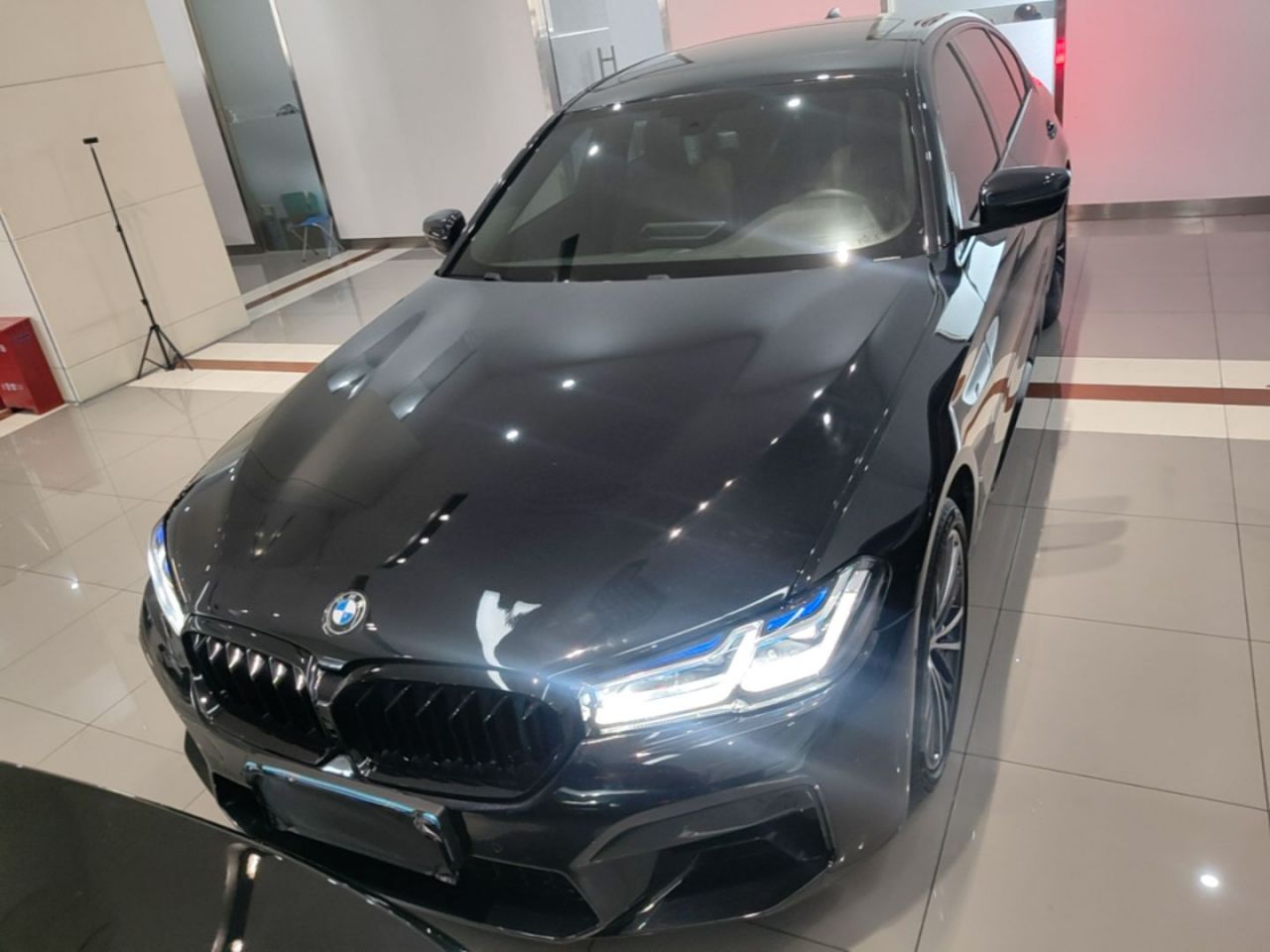 5 Series 2019 525Li M Sport Package photo 2