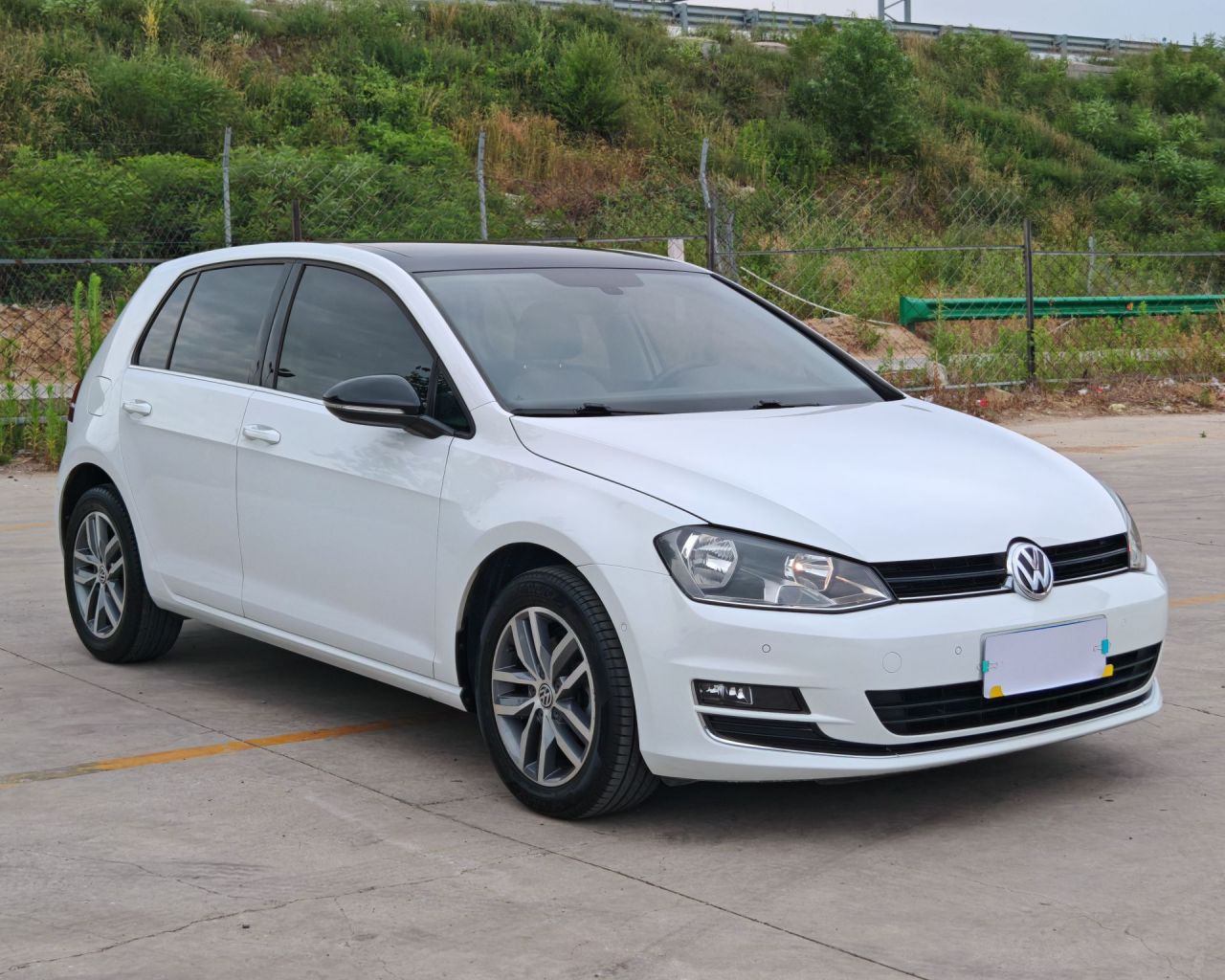 Golf 2017 230TSI AT Luxury Anniversary Edition photo 3