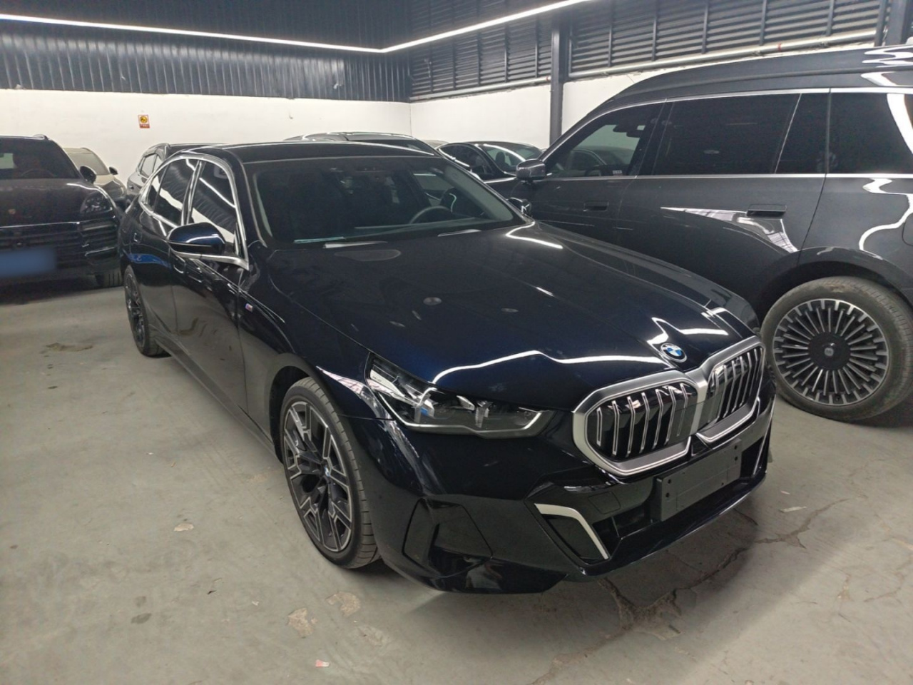 5 Series 2025 530Li Exclusive M Sport Package photo 3
