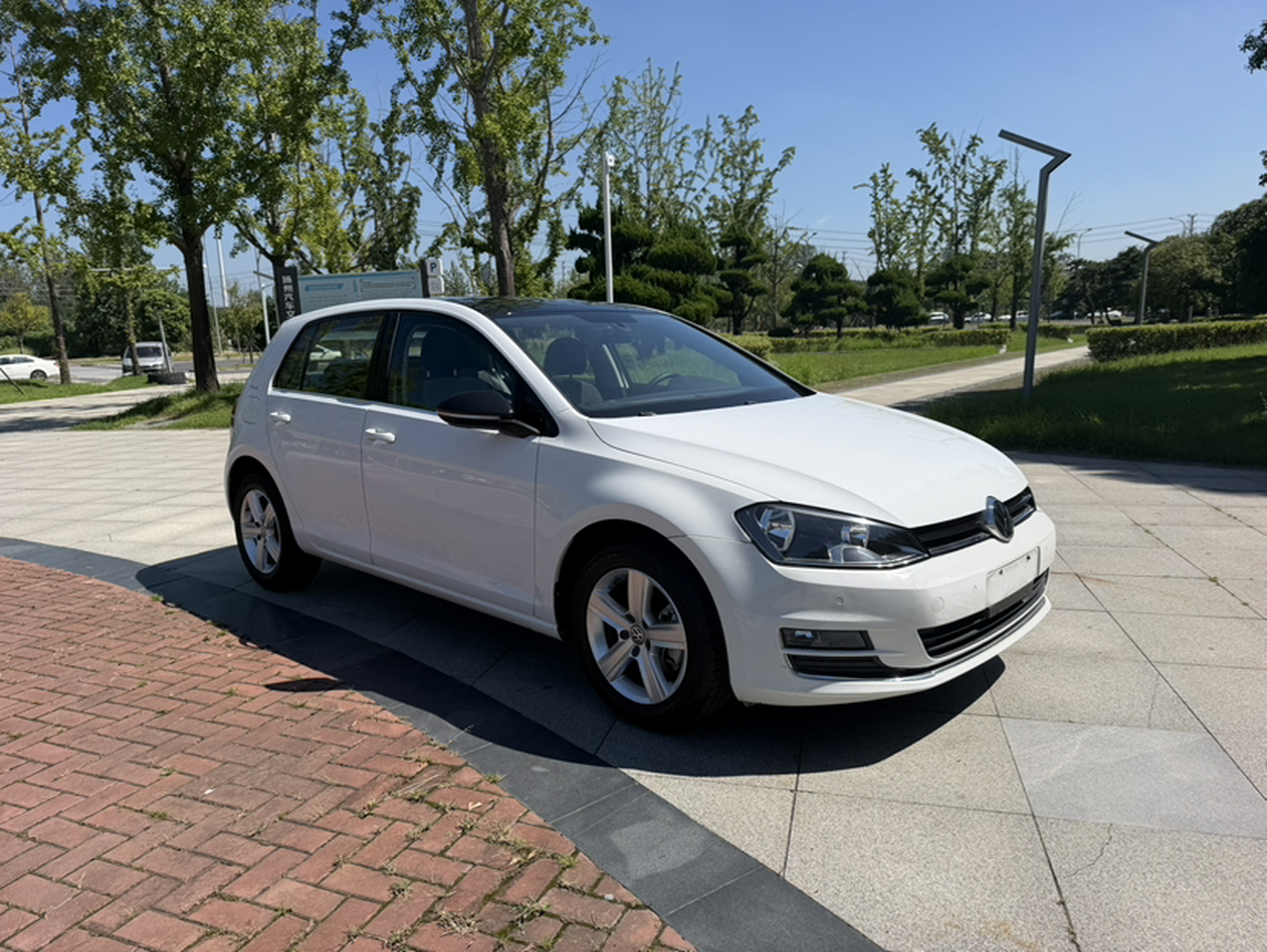 Golf 2017 230TSI AT Comfort Anniversary Edition photo 3