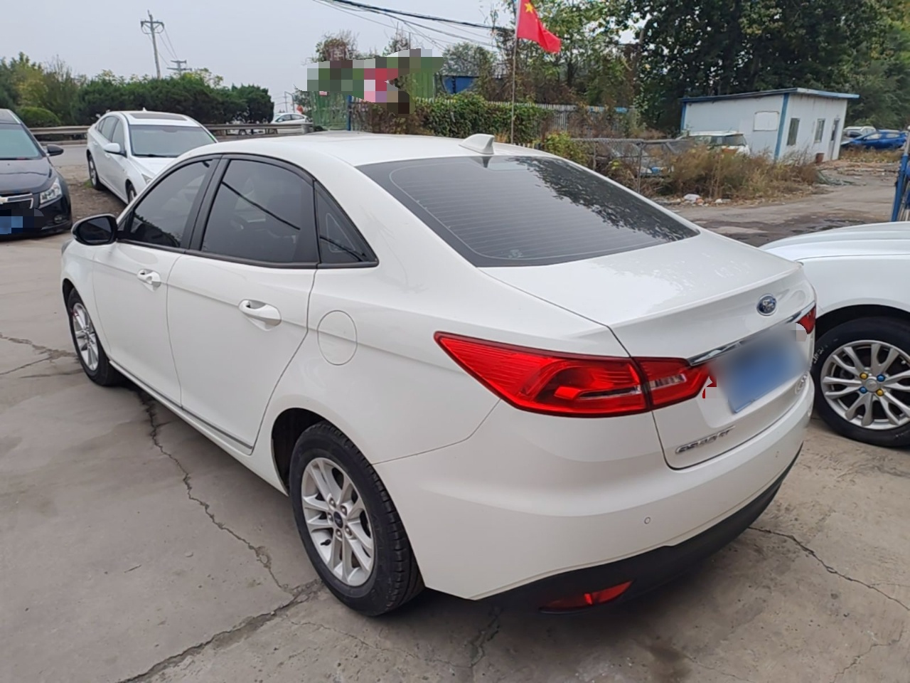 Escort 2019 1.5L MT photo 4