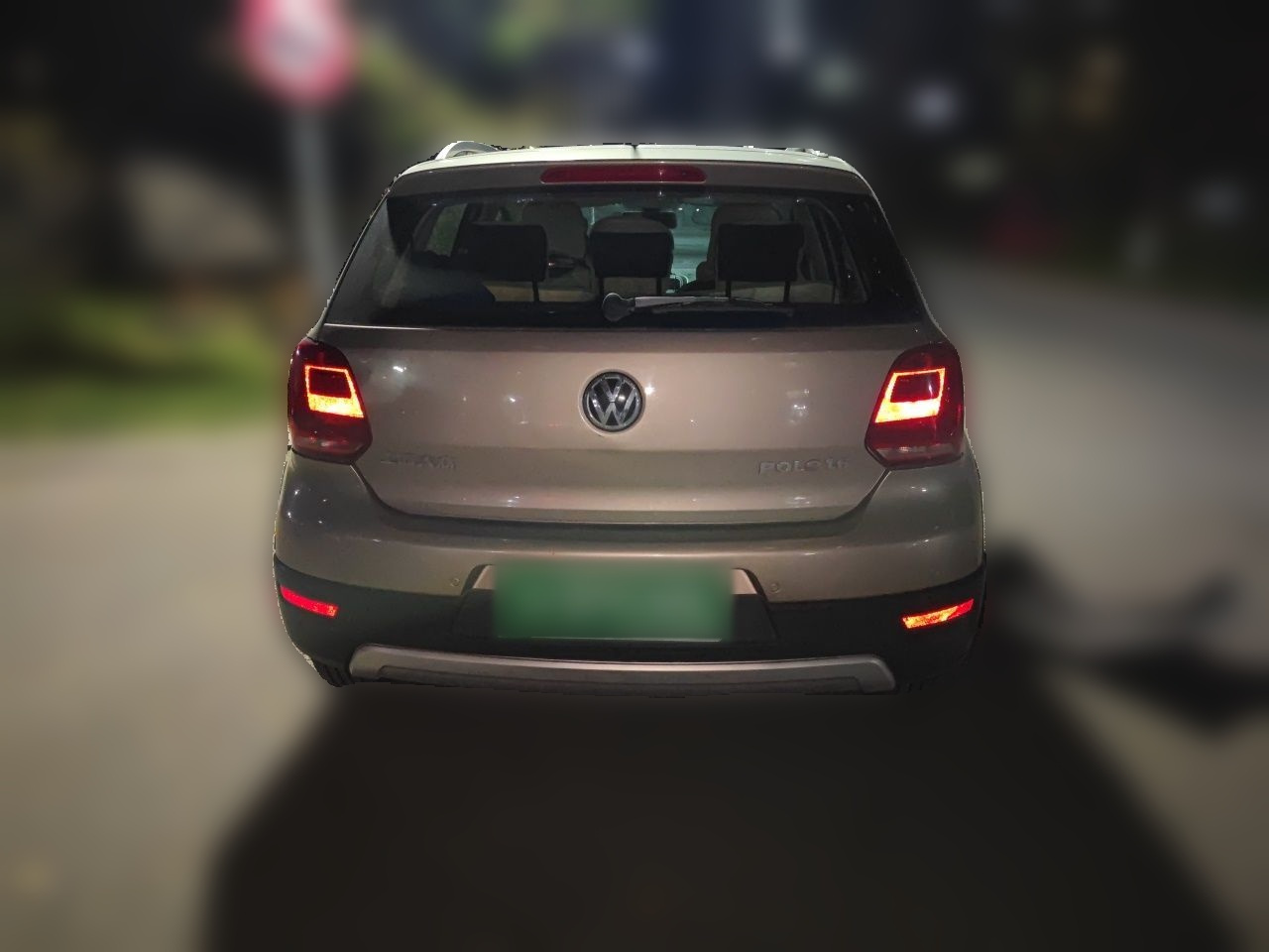 2014 1.6L Cross Polo AT photo 5