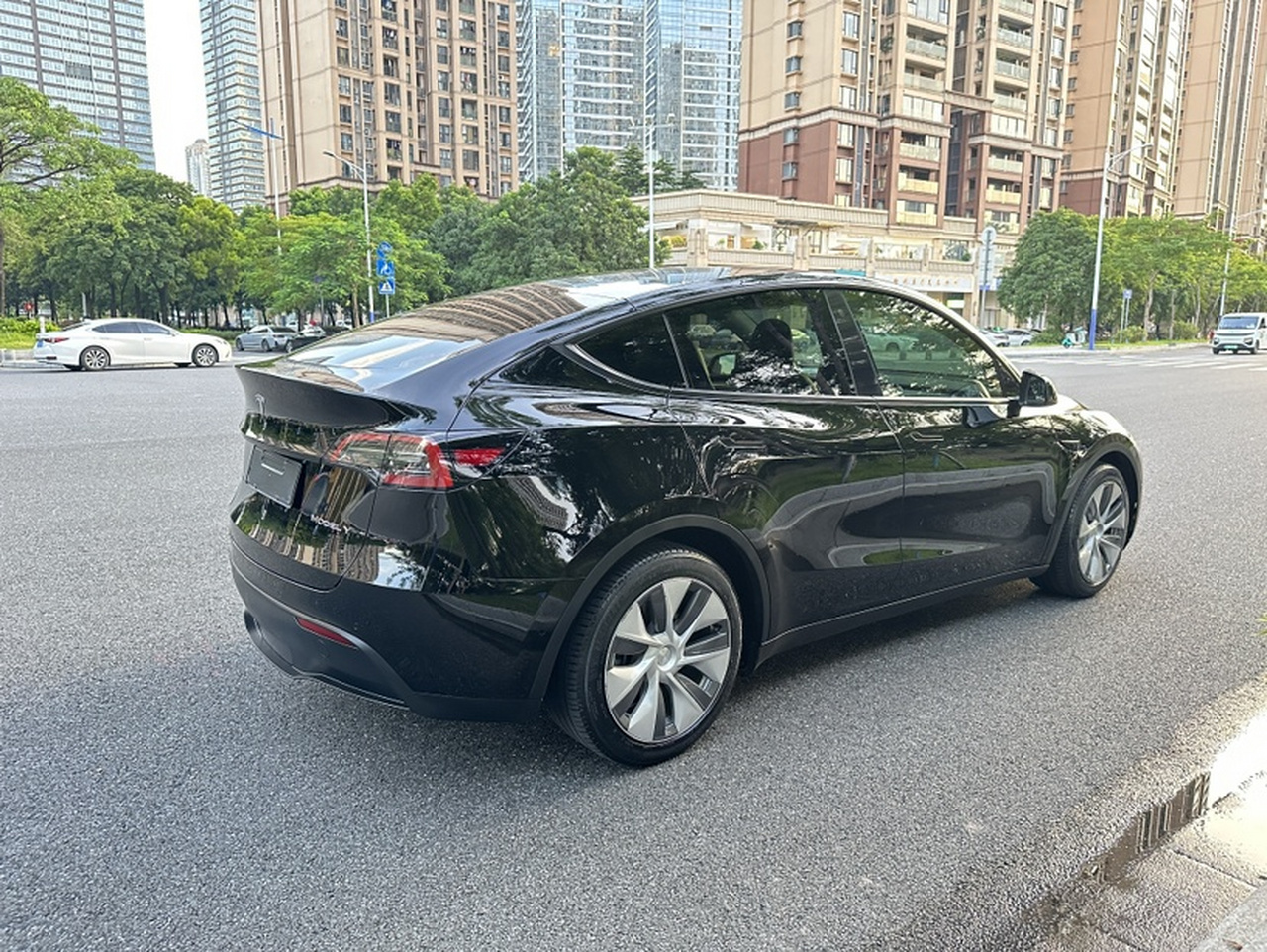 Model Y 2021 Standard Range RWD photo 4