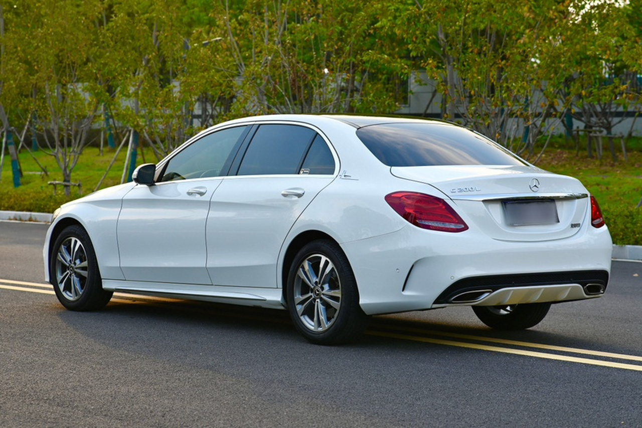 C-Class 2017 Facelift C 200 L Sport photo 4
