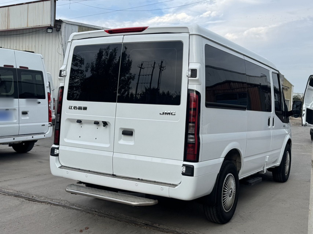 2023 2.0T AT Short Wheelbase 6-Seater photo 2