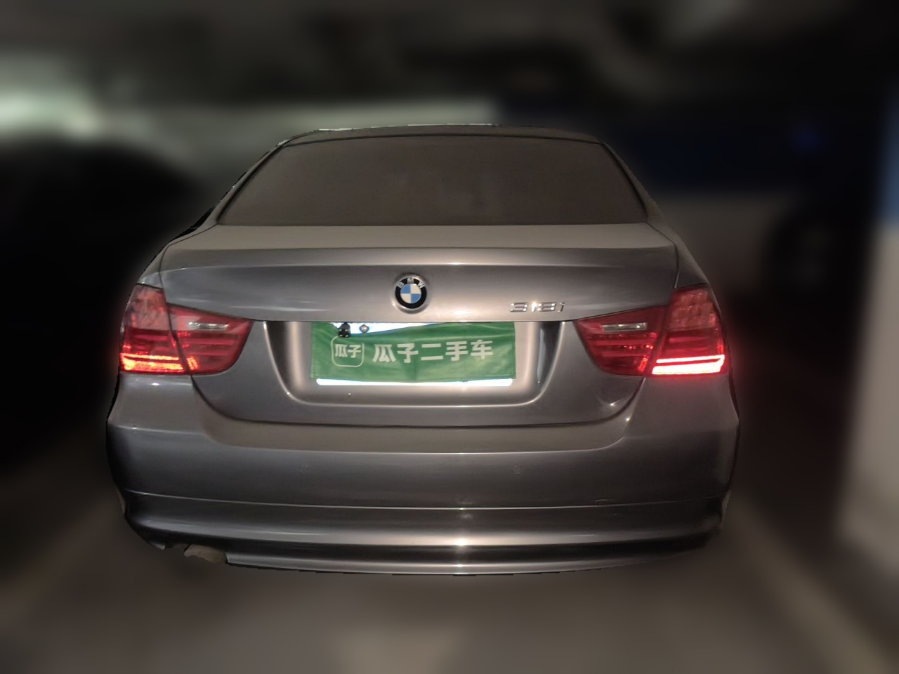 3 Series 2011 318i Leading photo 5