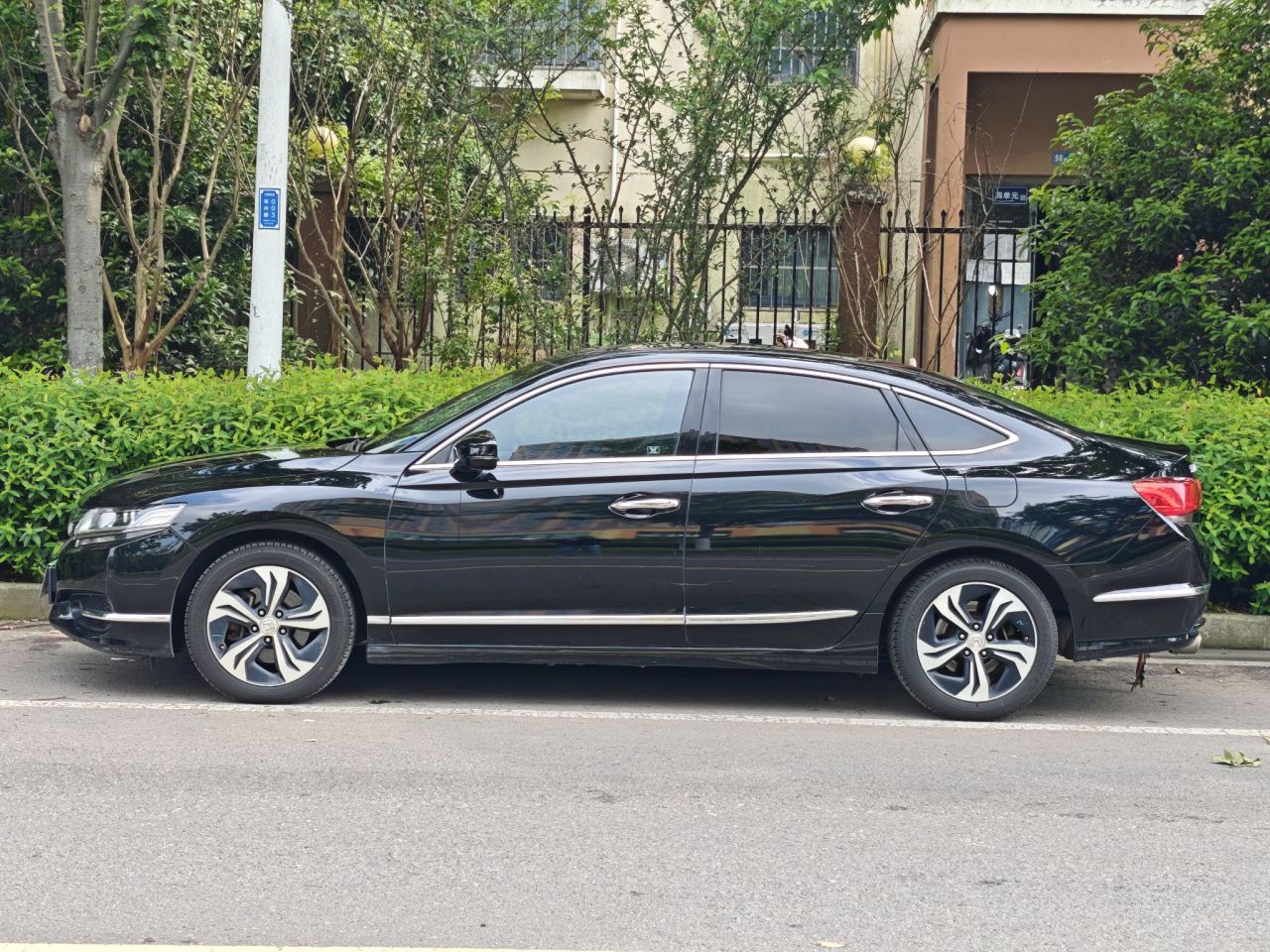 Spirior 2015 2.4L Luxury photo 3