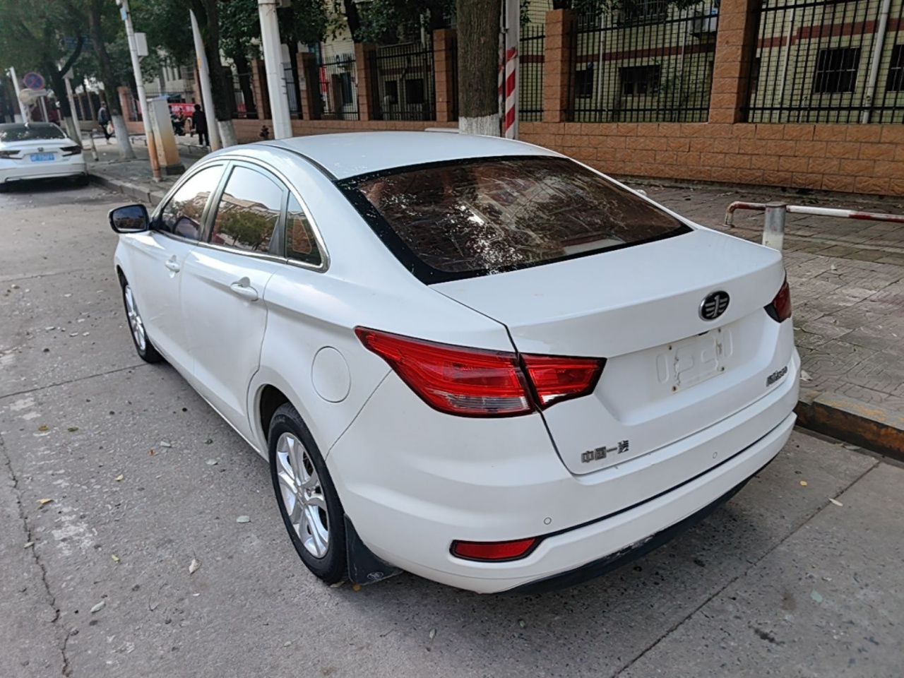 Bestune B50 2016 1.6L AT Luxury photo 4