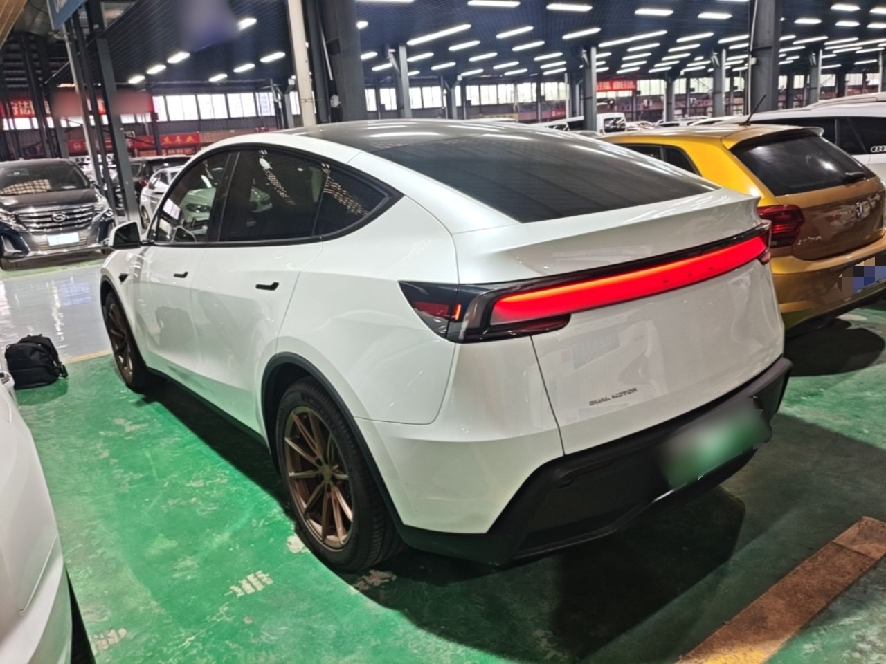 Model Y 2025 Long Range AWD photo 4