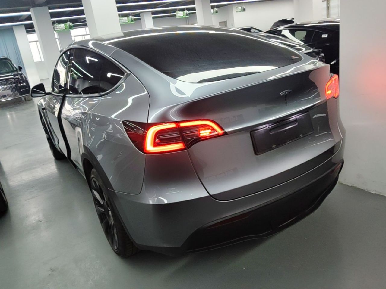 Model Y 2024 Long Range AWD photo 4
