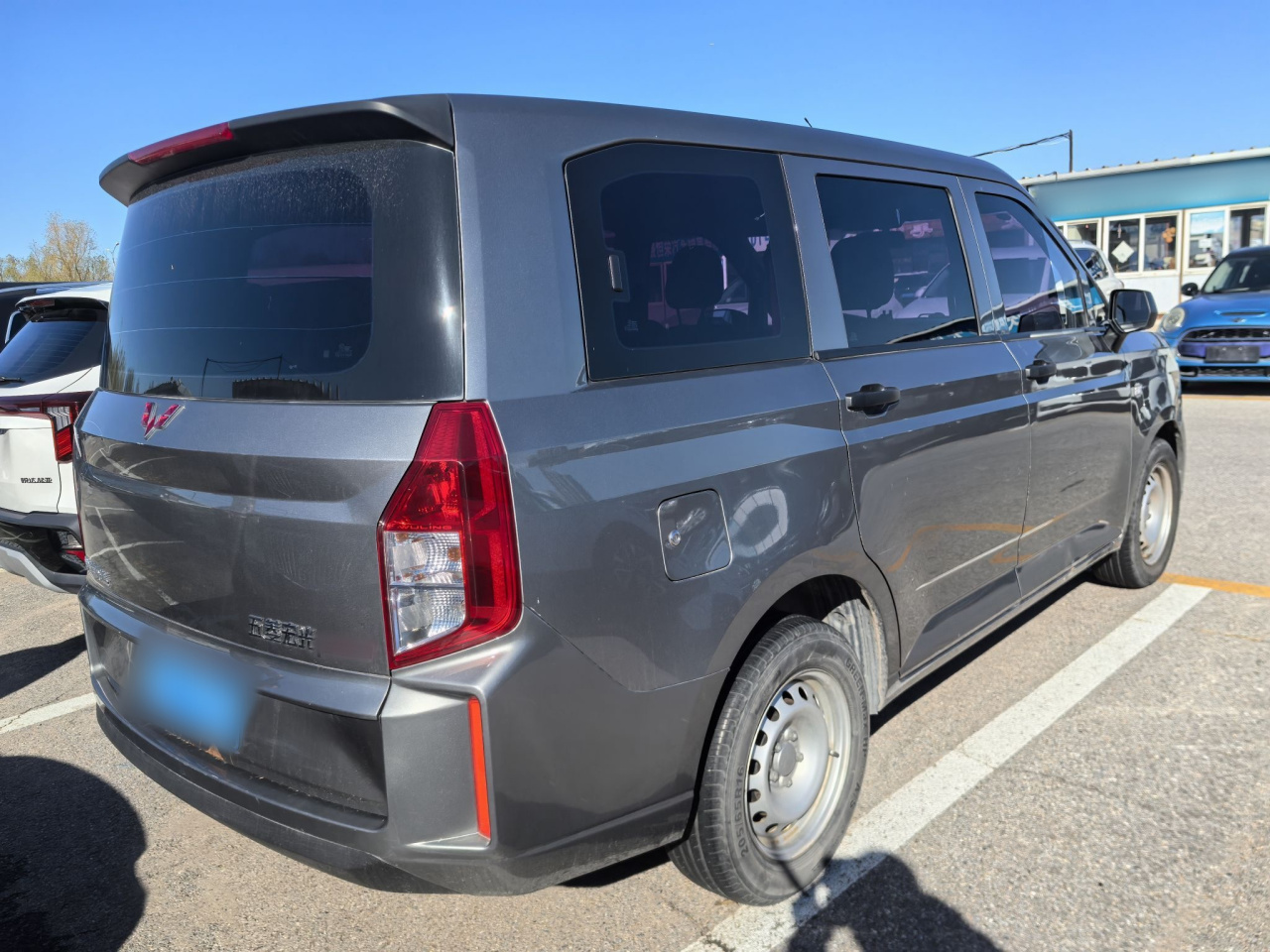 Wuling Hongguang PLUS 2019 1.5T MT Standard 5-Seater photo 4