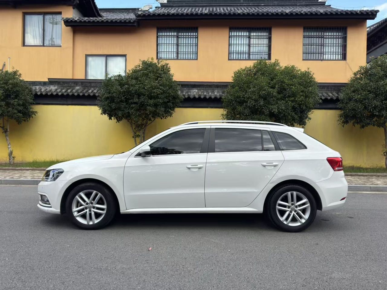 2015 1.6L AT Comfort photo 4