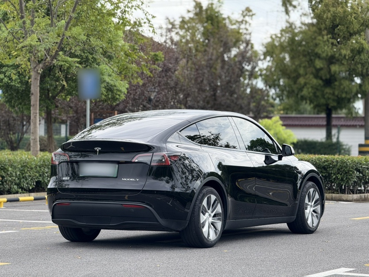 Model Y 2022 Facelift RWD photo 2