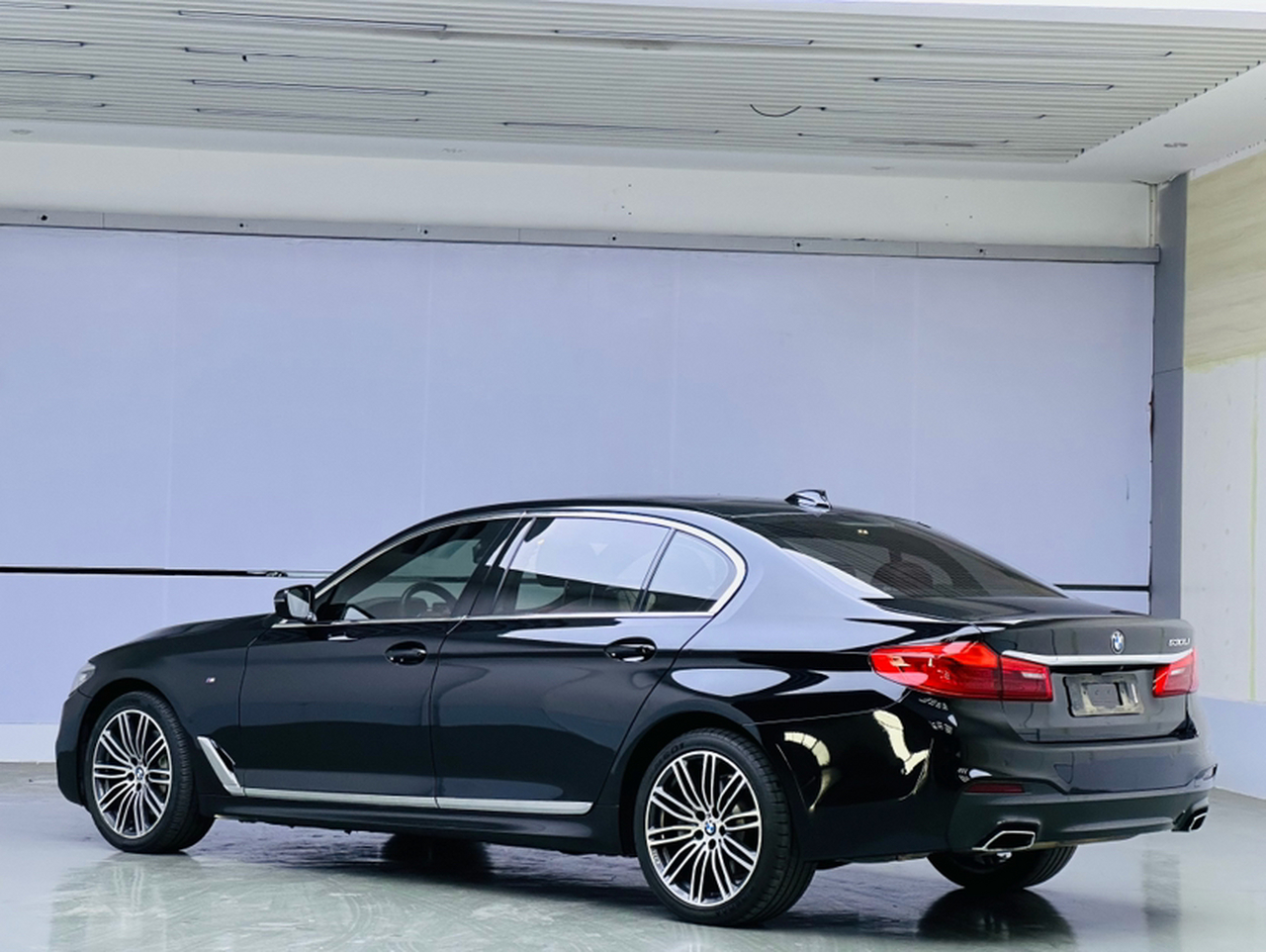 5 Series 2019 530Li Leading M Sport Package photo 4
