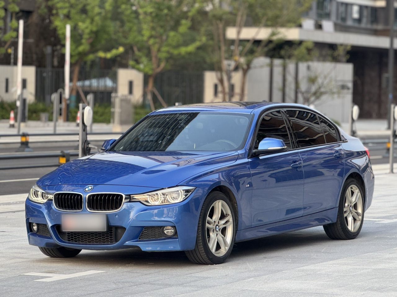 3 Series 2018 320Li Leading M Sport Package