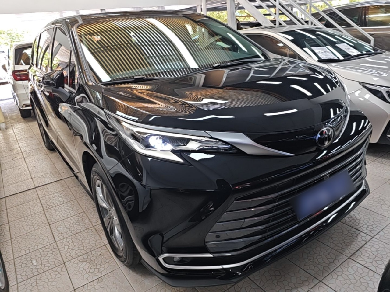 Toyota 丰田 2027款 2.5L 双擎两驱豪华版 photo 3