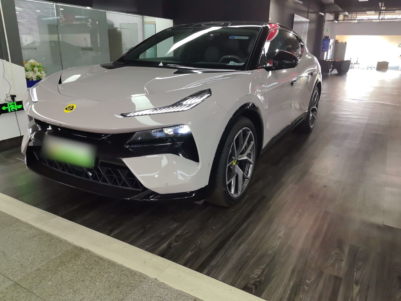 Lotus 2023 ELETRE R+