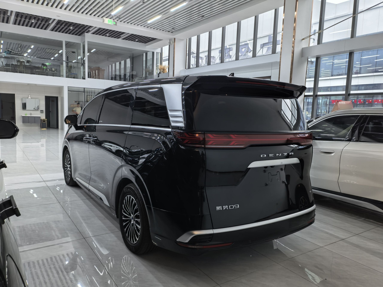 D9 2025 EV ADAS 620 Luxury photo 4